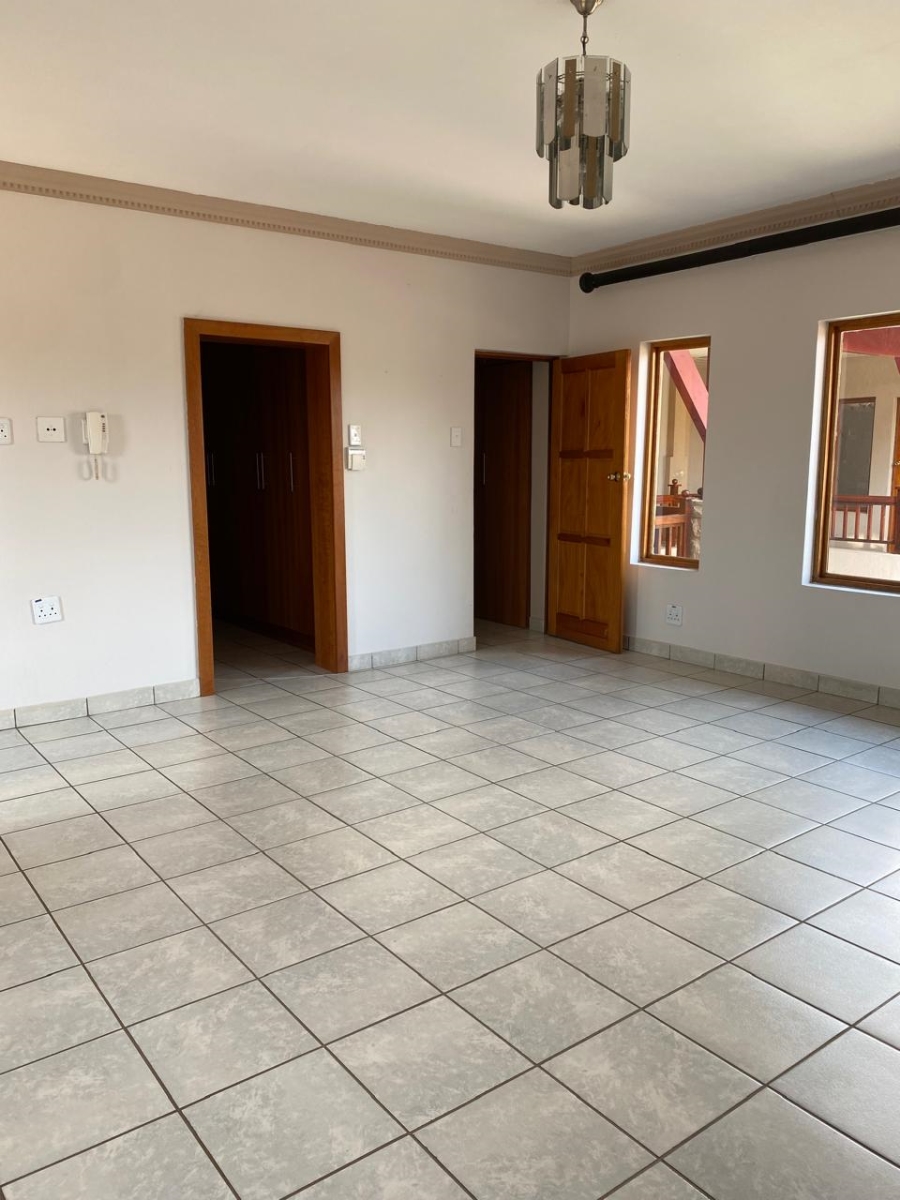 5 Bedroom Property for Sale in Birdwood Estate North West